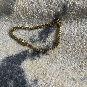 Elegant Gold Chain Bracelet